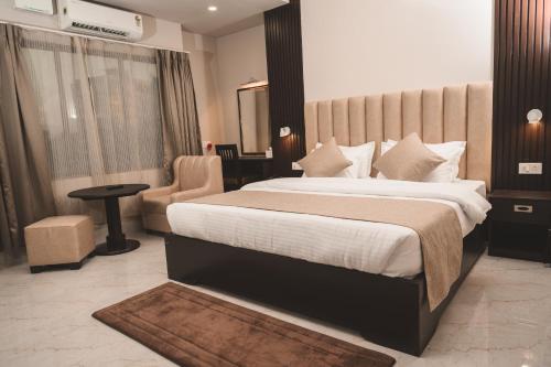 Ένα ή περισσότερα κρεβάτια σε δωμάτιο στο Hotel Grand Vista