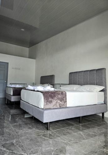 Ein Bett oder Betten in einem Zimmer der Unterkunft Hostel Cattleya - Monteverde, Costa Rica