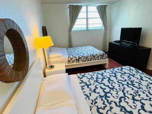 Katil atau katil-katil dalam bilik di Hollywood 2 Bedroom with Ocean View 004-21mar