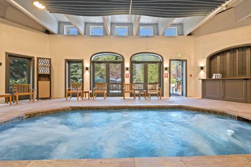 Kolam renang di atau dekat dengan The Charter at Beaver Creek C335