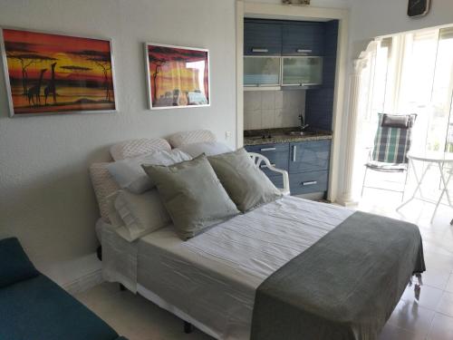 Estudio en residencial Los Maites, primera línea playa.