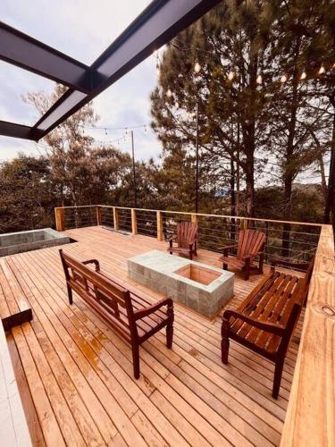 Μπαλκόνι ή βεράντα στο Paraíso em Rancho Queimado com piscina aquecida