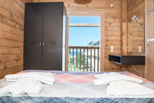 Stratos Wooden Apartment