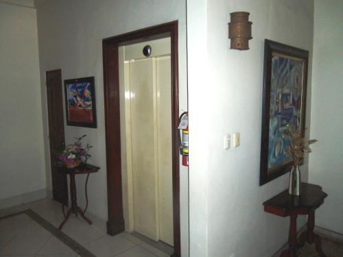 a hallway with a white door in a room at Hotel Discovery in Santo Domingo