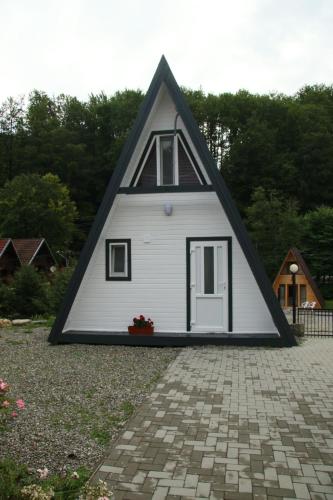a small house with a pointed roof at Casa Maia in Cîrţişoara