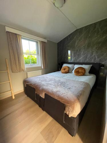Ένα ή περισσότερα κρεβάτια σε δωμάτιο στο Casa KiBA met privé combinatie sauna