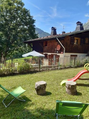 La Coufa, spacieux Duplex en chalet, terrasse, jardin, vues montagnes