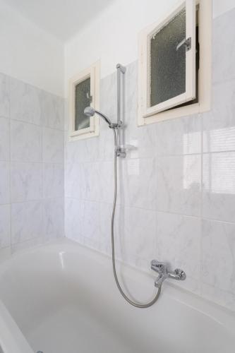 a shower in a white bathroom with a window at FarawayHomes Studio Leoben #A6 in Leitendorf
