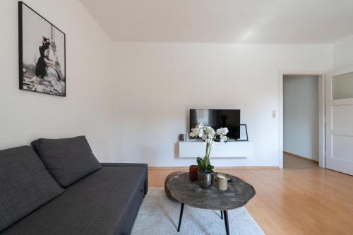a living room with a couch and a table at FarawayHomes Studio Leoben #A6 in Leitendorf