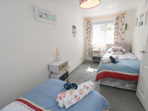 Postel nebo postele na pokoji v ubytování Narnia Cottage