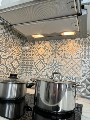 Grothes City Apartment am Rathausにあるキッチンまたは簡易キッチン