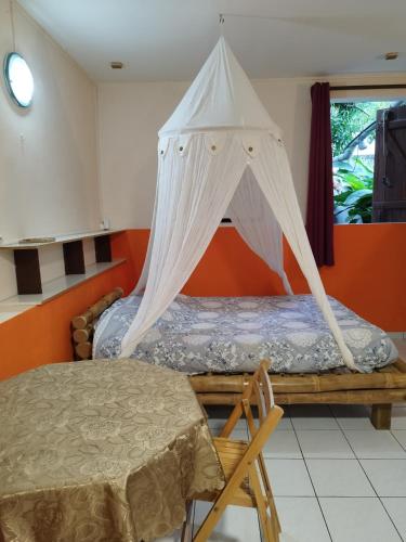 Postel nebo postele na pokoji v ubytování Tikazalou Eco Hostel