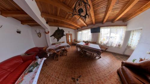 a living room with a red couch and a table at Simon House in Şimon
