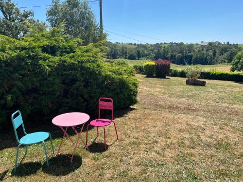 CressatBelle Maison avec vue magnifique , séjour pleine nature gd jardin的相册照片