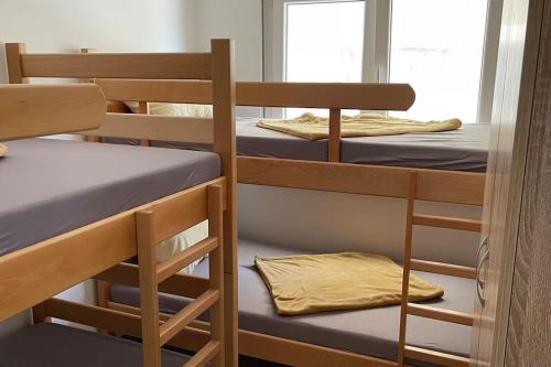 Postel nebo postele na pokoji v ubytování Silver Lake apartmant