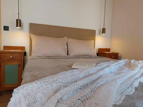 Кровать или кровати в номере Stone House Sprtini