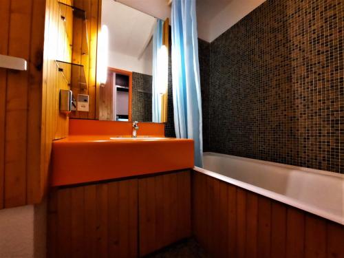 Studio 2 pers - Ski aux pieds, balcon, centre Menuires - FR-1-452-216