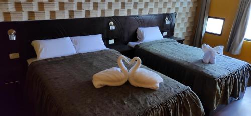 Кровать или кровати в номере Hotel de Sal Reina del Salar "only accepted dollars or euros"