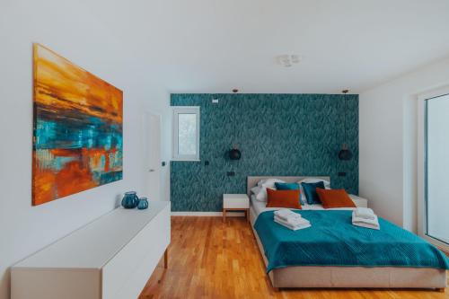 Summer Color Luxury Apartment