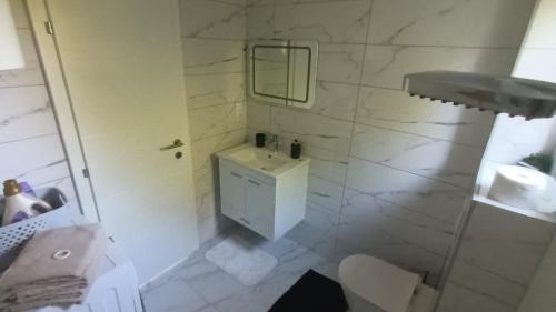 Bilik mandi di Kuca za odmor Mušić 3