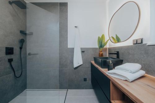 Summer Color Luxury Apartment