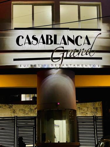 a sign on the side of a building at Suite CasaBlanca Grand, la mejor vista de Acapulco in Acapulco