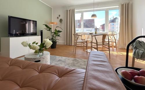 a living room with a couch and a table at neues trendy Appartement in Hannover in Hannover