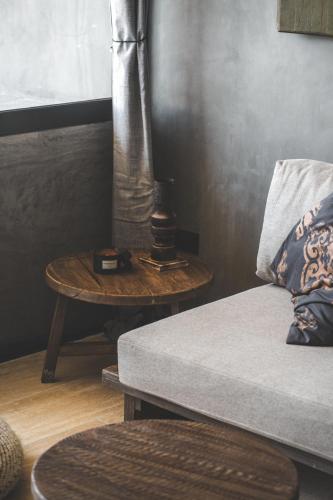 a room with a bed and a table with a lamp at Urbano by Sundara in Tulum