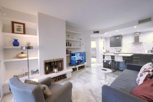 2039 Cozy Beachfront Apartment on Golden Beach