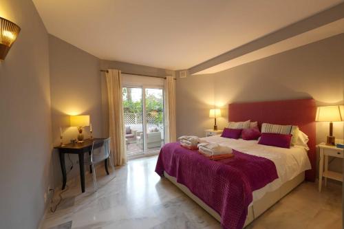 2039 Cozy Beachfront Apartment on Golden Beach