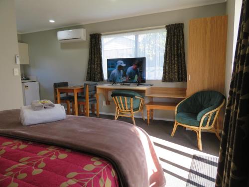 Μια τηλεόραση ή/και κέντρο ψυχαγωγίας στο Commodore Court Motel