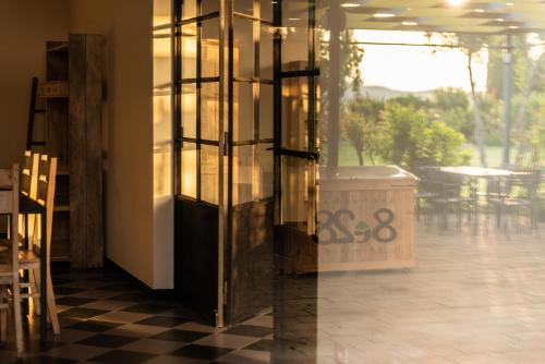 a glass door in a restaurant with a trash can at AGRITURISMO 8e28 CAPALBIO in Nunziatella