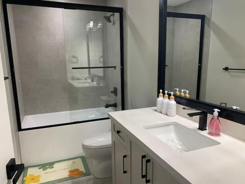 Bilik mandi di Entire house in Langley Township