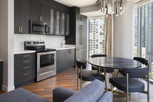 Residence Inn by Marriott Chicago Downtown Magnificent Mile Image