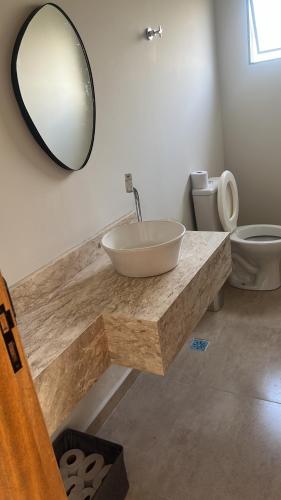 Ένα μπάνιο στο Casa condomínio Ninho Verde l