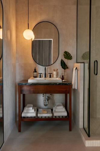a bathroom with a sink and a mirror at Archway Hotel Residence in Philadelphia