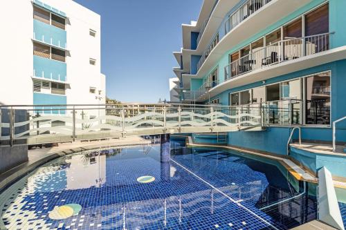 Bazén v ubytování Rolling Surf Resort nebo v jeho okolí