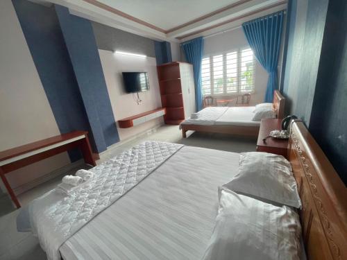 Postel nebo postele na pokoji v ubytování Minh Thư Hotel
