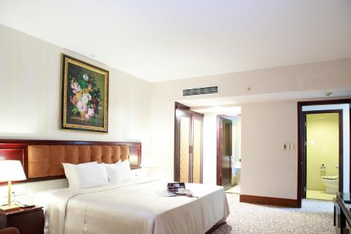 a hotel room with a bed and a bathroom at Sai Gon Dong Ha Hotel - a member of Saigontourist Group in Quảng Trị