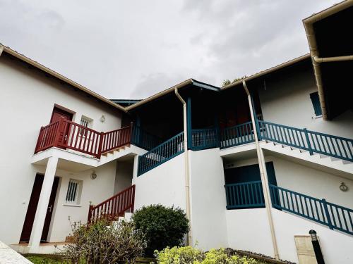 Appartement T2 avec piscine, proche thermes, terrasse, parking, petit animal OK, Cambo-les-Bains - FR-1-495-142