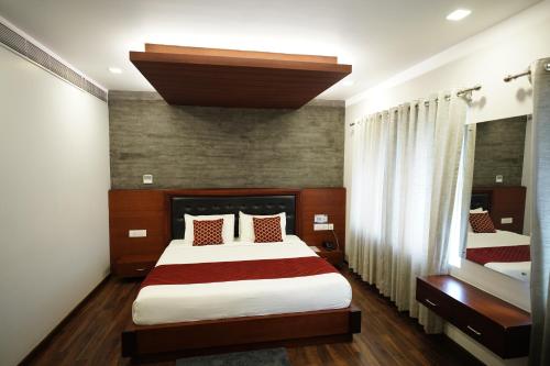 Ein Bett oder Betten in einem Zimmer der Unterkunft Four N Square Residency
