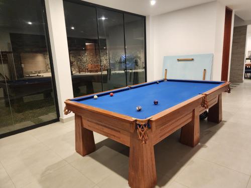 a pool table with balls on it in a room at Casa de campo de estreno en Cieneguilla, Lima-Perú in Cieneguilla