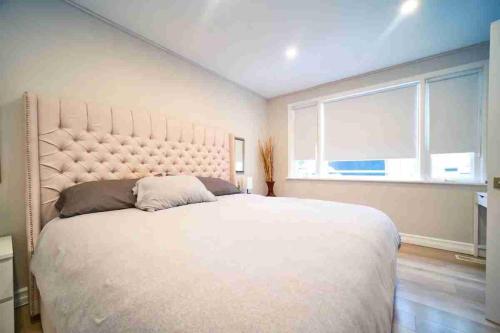 Letto o letti in una camera di Hamilton Oasis - Luxe Beds - BBQ Haven - Pool