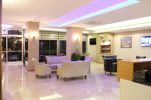 TV a/nebo společenská místnost v ubytování Adana Yukselhan Hotel