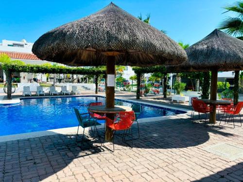 Πισίνα στο ή κοντά στο Casa De Playa Azul Marino Con Alberca y A 3 Min playa Cerritos