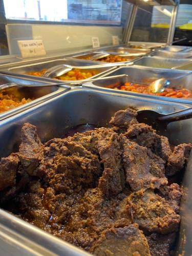 Makanan di atau berdekatan hotel