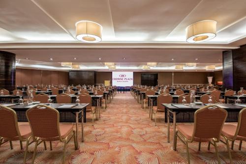 Kawasan bisnes dan/atau bilik persidangan di Crowne Plaza Manila Galleria by IHG