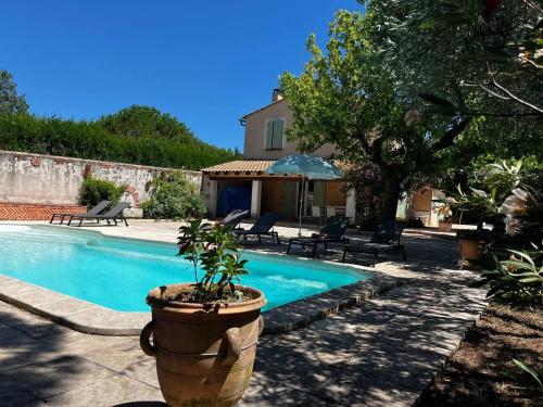 Villa provençale avec piscine et grand jardin