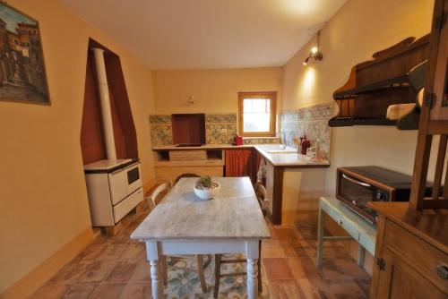 a kitchen with a table in the middle of it at Casaletto in Sabina in SantʼAndrea