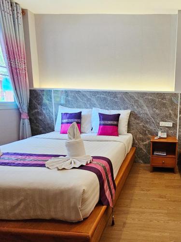 Postel nebo postele na pokoji v ubytování Phaithong Sotel Resort